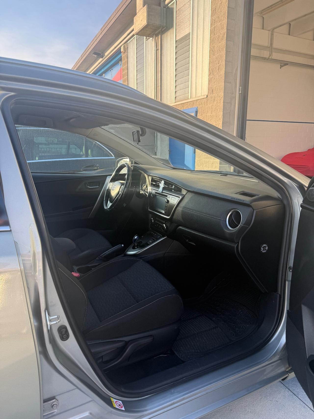 Toyota Auris Touring Sports 1.8 Hybrid Lounge