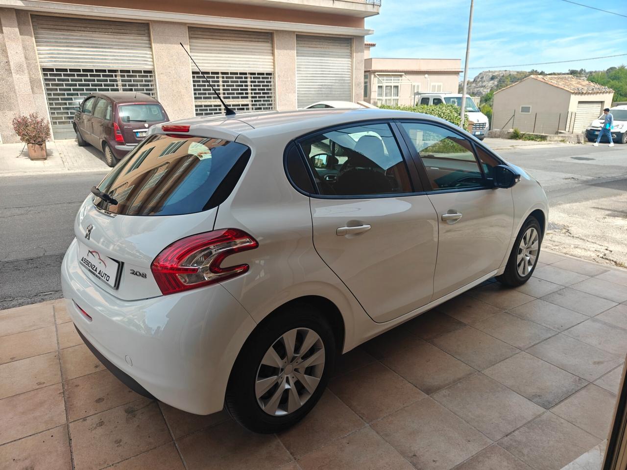Peugeot 208 1.2 VTi Active Ok neop