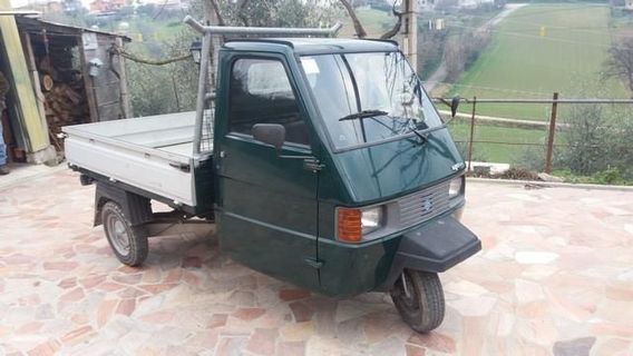 Piaggio Ape TM P703 con Volante Cassone Fisso