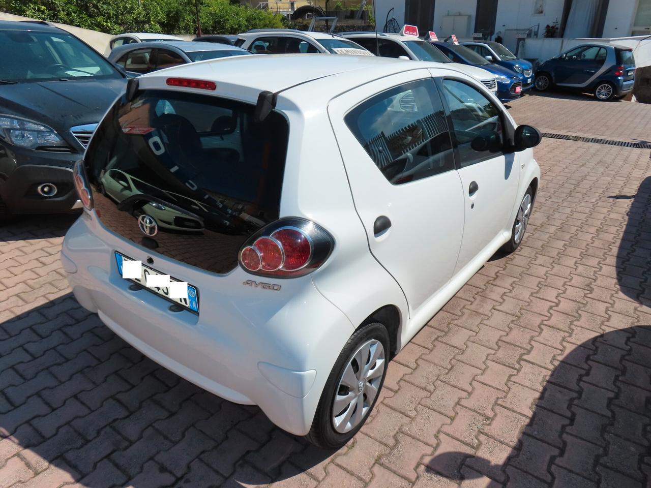Toyota Aygo 1.0 BENZINA 5 porte NOW FULL 2012