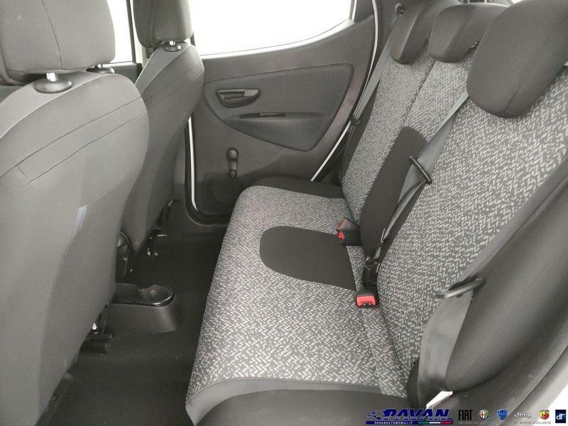 Lancia Ypsilon 1.0 FireFly 5 porte S&S Hybrid Ecochic Silver