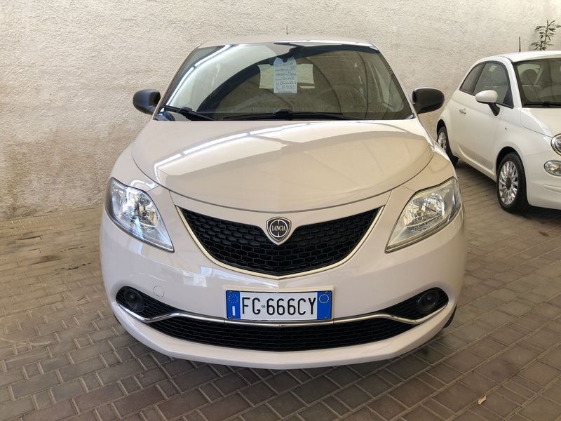 Lancia Ypsilon 0.9 TwinAir 85 CV 5 porte Metano Ecochic Silver