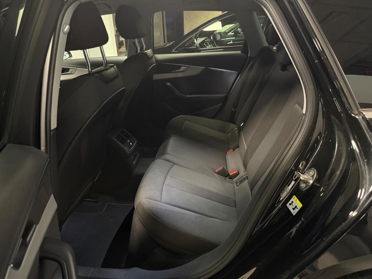 Audi A4 40 2.0TDI mhev quattro S tronic Business advanded