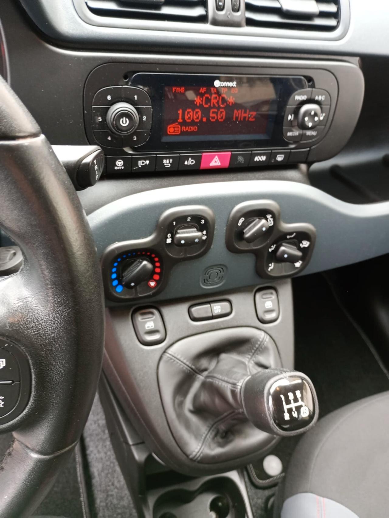 Fiat Panda 1.2 Lounge uconnect,pari al nuovo.
