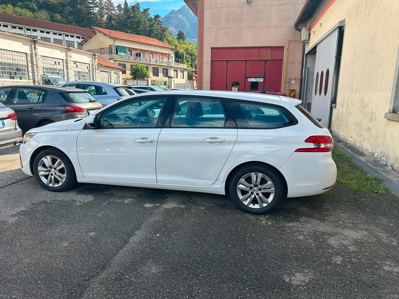 Peugeot 308 BlueHDi 100 S&S SW Business