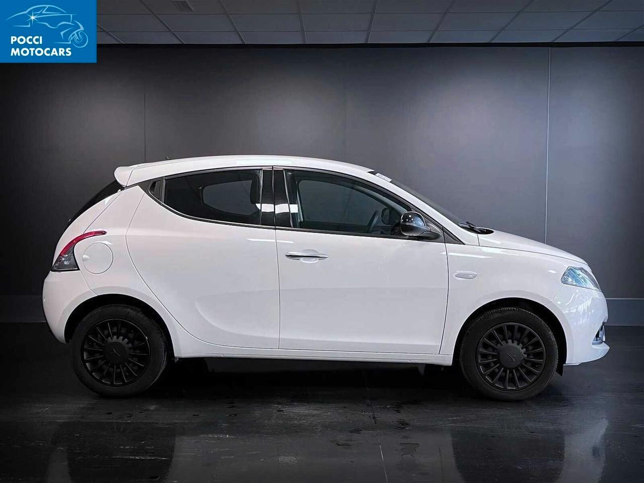 Lancia Ypsilon 1.0 FireFly 5 porte S&S Hybrid Silver