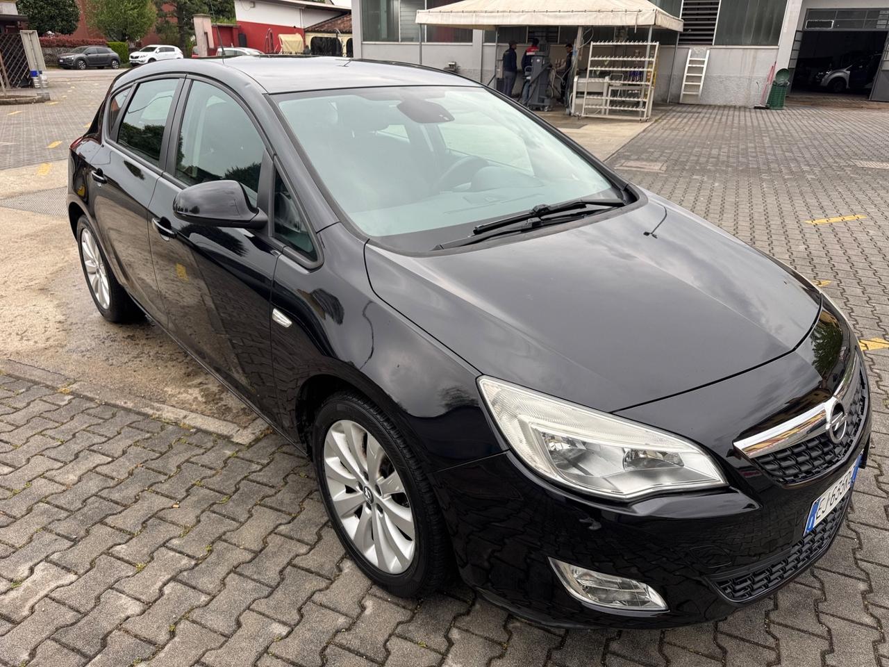 Opel Astra 1.6 115CV 5 porte Cosmo