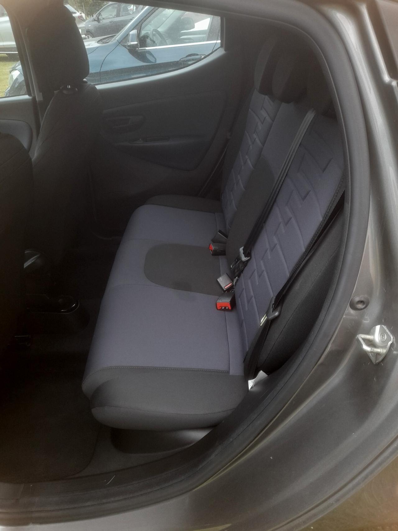 Lancia Ypsilon 1.0 5 porte Hybrid Platino