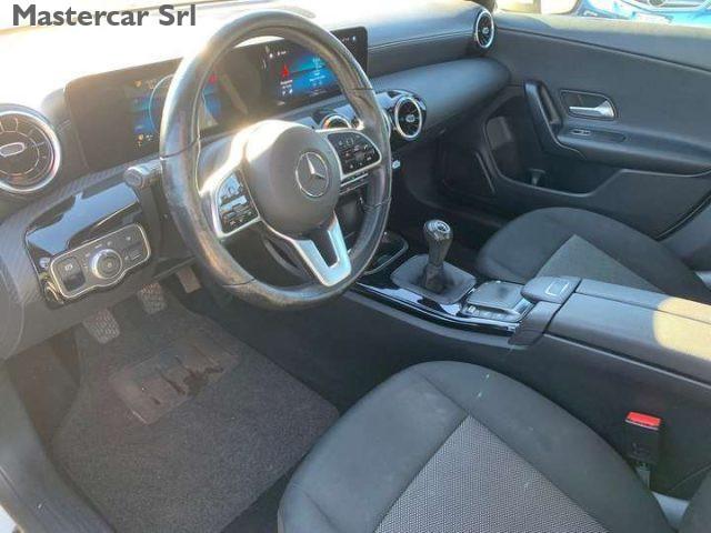 MERCEDES-BENZ CLA 180 CLA Shooting Brake 180 d TETTO d Business GE082CE