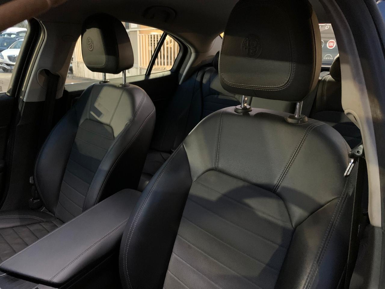 Alfa Romeo Giulia 2.2 Turbodiesel 180 CV Business Sport