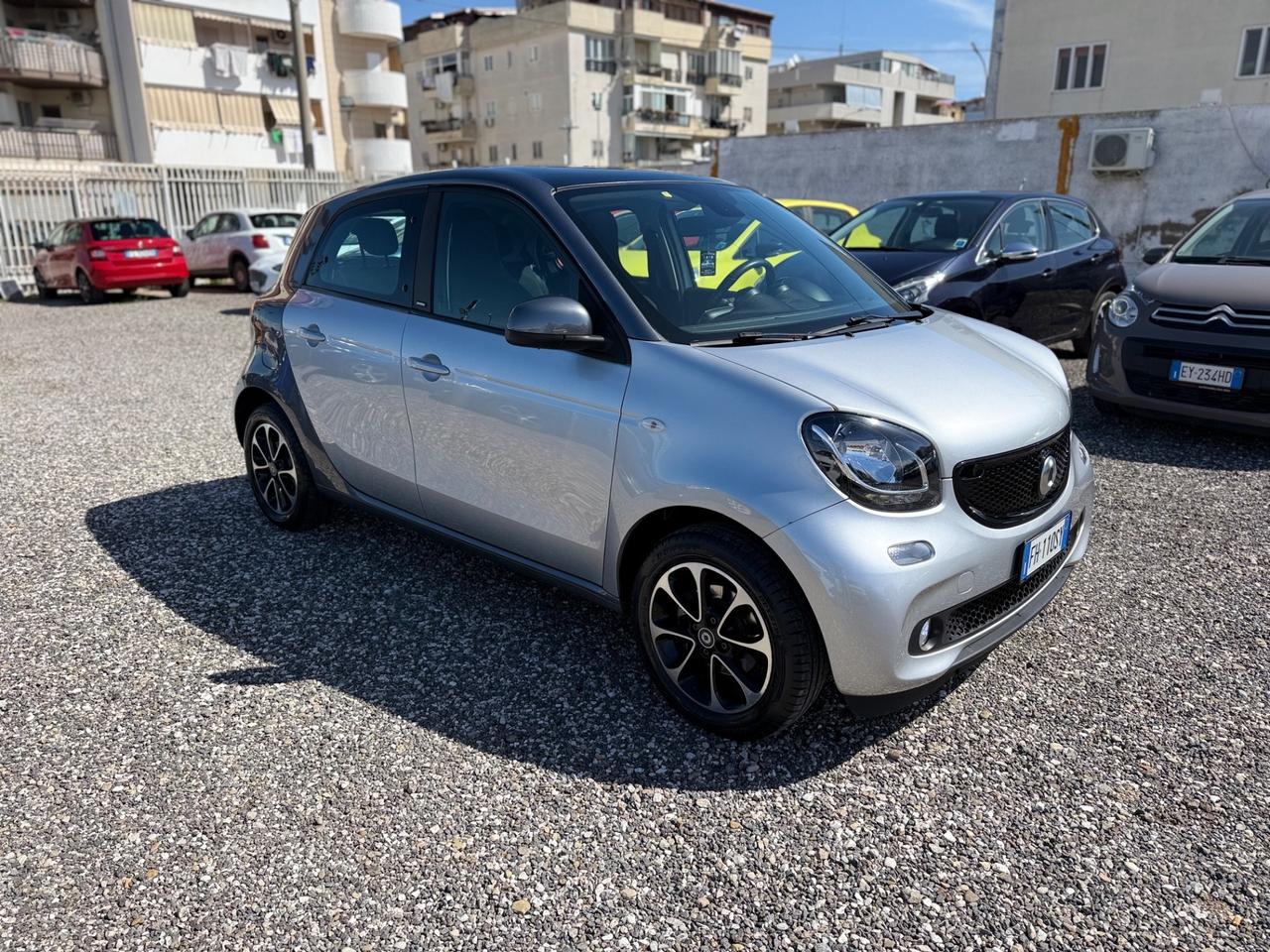 Smart ForFour 70 1.0 twinamic Safetown Silver