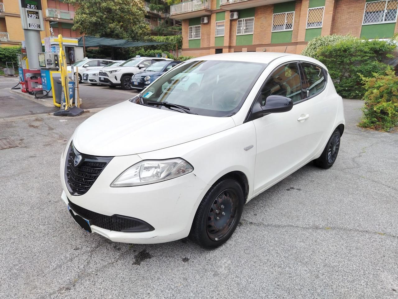 Lancia Ypsilon 1.2 69 CV 5 porte S&S Silver