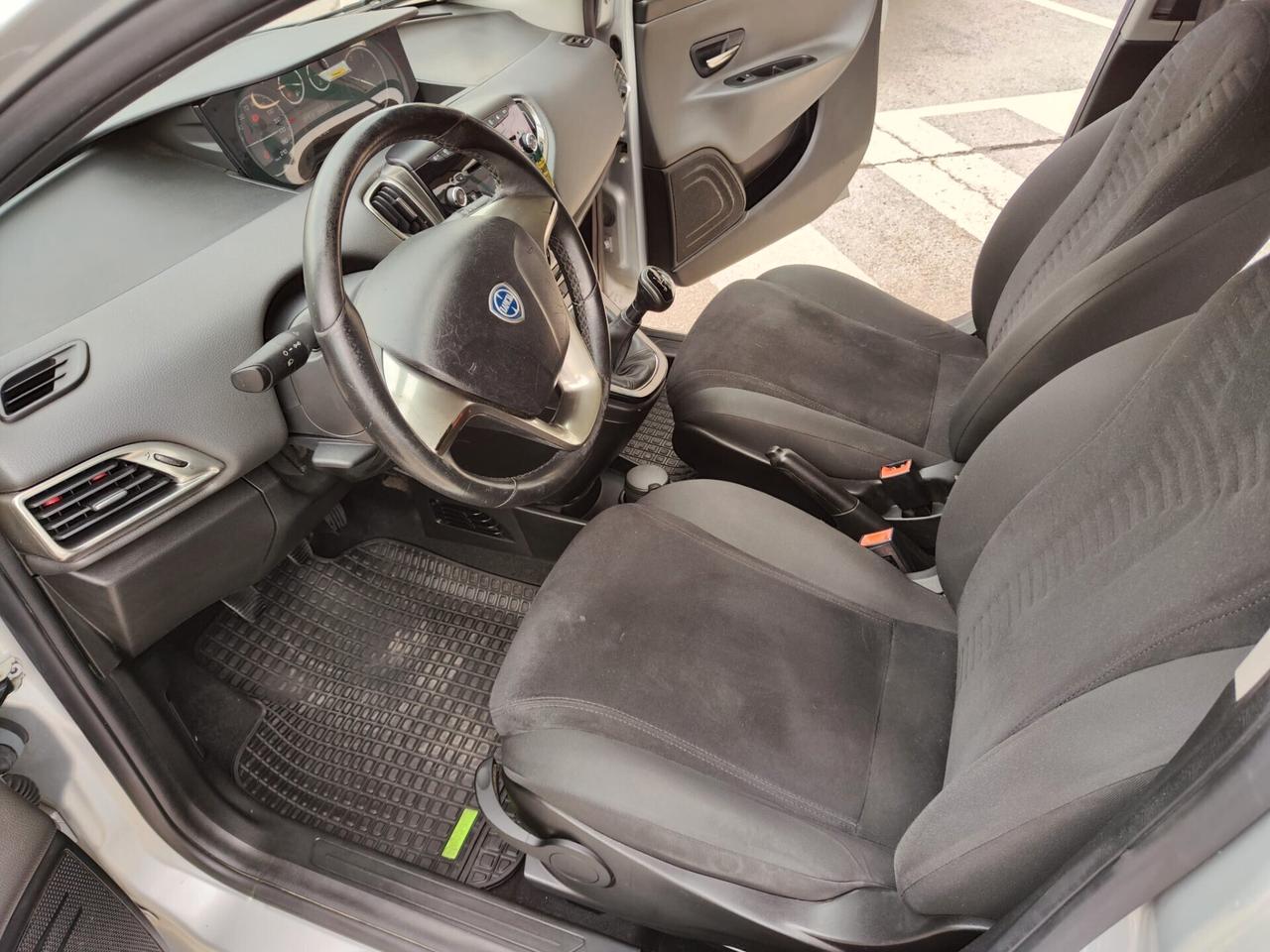 Lancia Ypsilon 1.3 MJT 16V 95 CV 5 porte S&S Silver