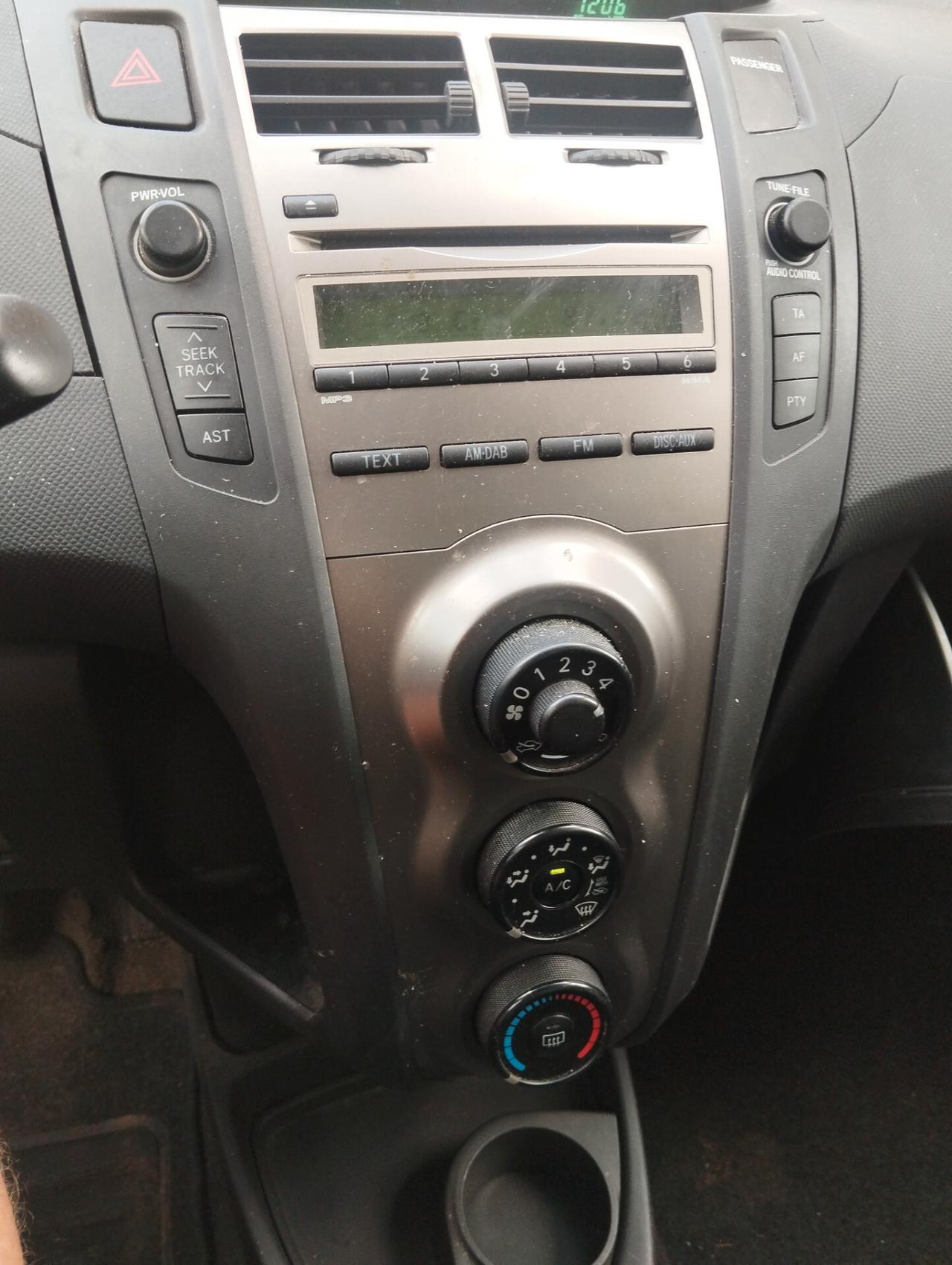 Toyota Yaris 1.0 5 porte Sol