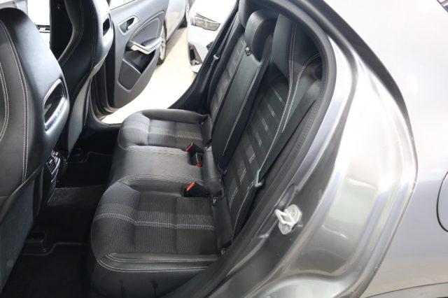 MERCEDES-BENZ GLA 200 d Automatic 4Matic Sport