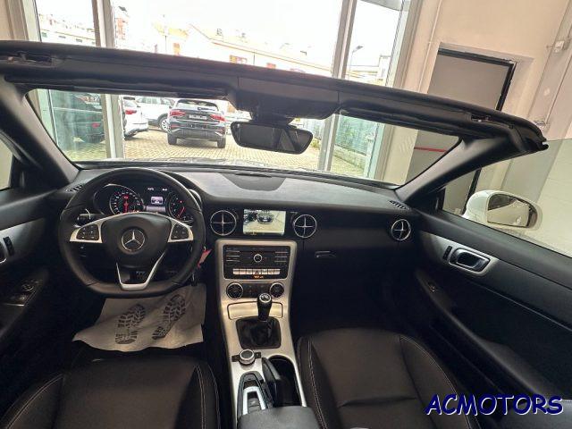 MERCEDES-BENZ SLC 200 AMG line