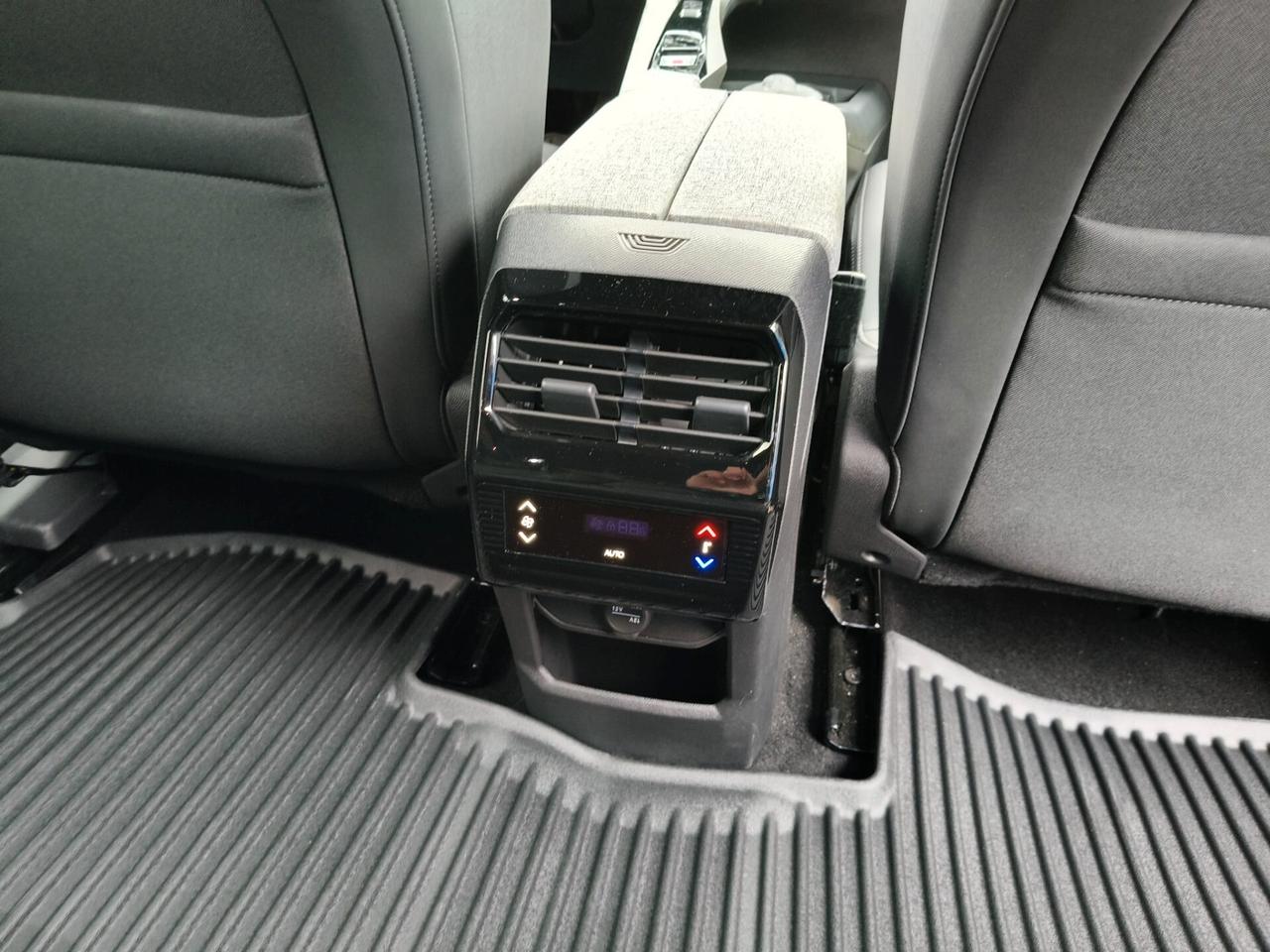 Peugeot 5008 Hybrid 145 e-DCS6 Allure 7 posti