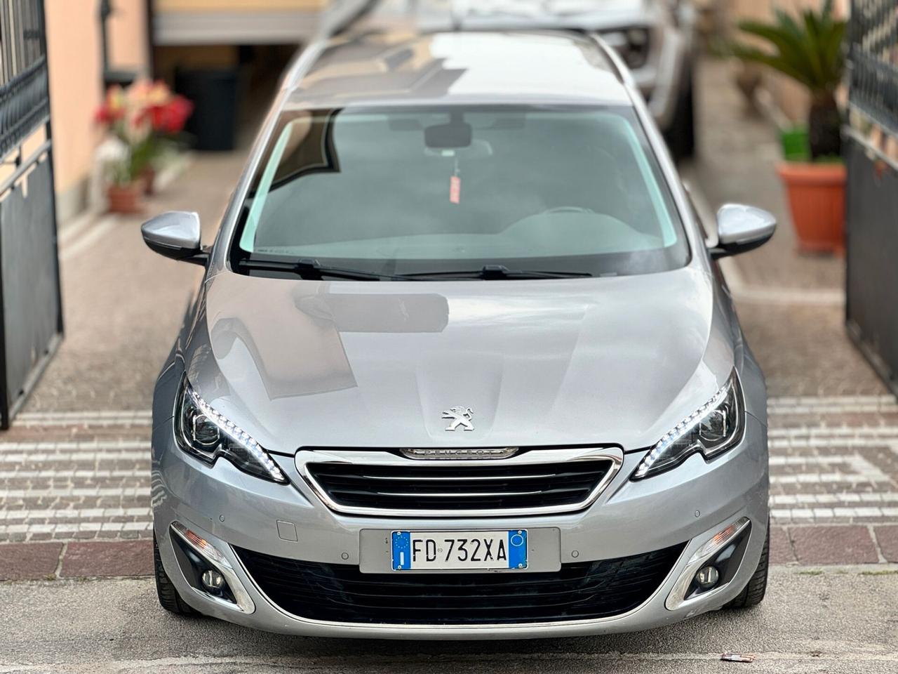 Peugeot 308 BlueHDi 120 S&S EAT6 SW Allure
