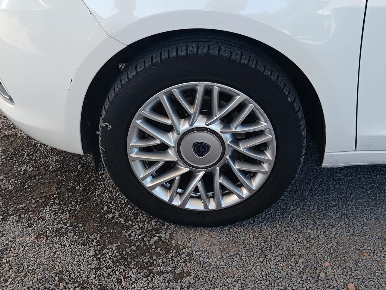 LANCIA YPSILON 2015 - 1.2 BENZINA OK NEOP. LB AUTOMOBILI