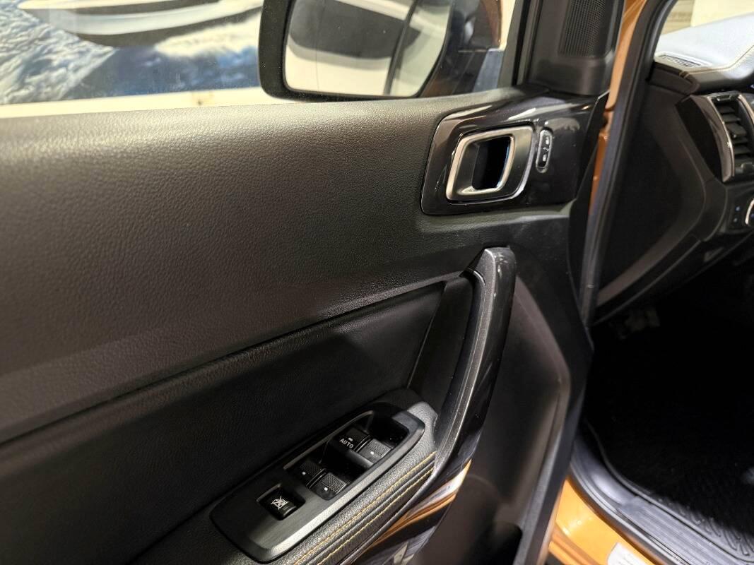 Ford Ranger 3.2 tdci double cab Wildtrak 200cv auto Autocarro 5 posti