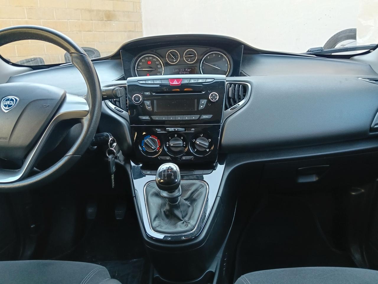 Lancia Ypsilon 1.2 69 CV 5 porte S&S Silver