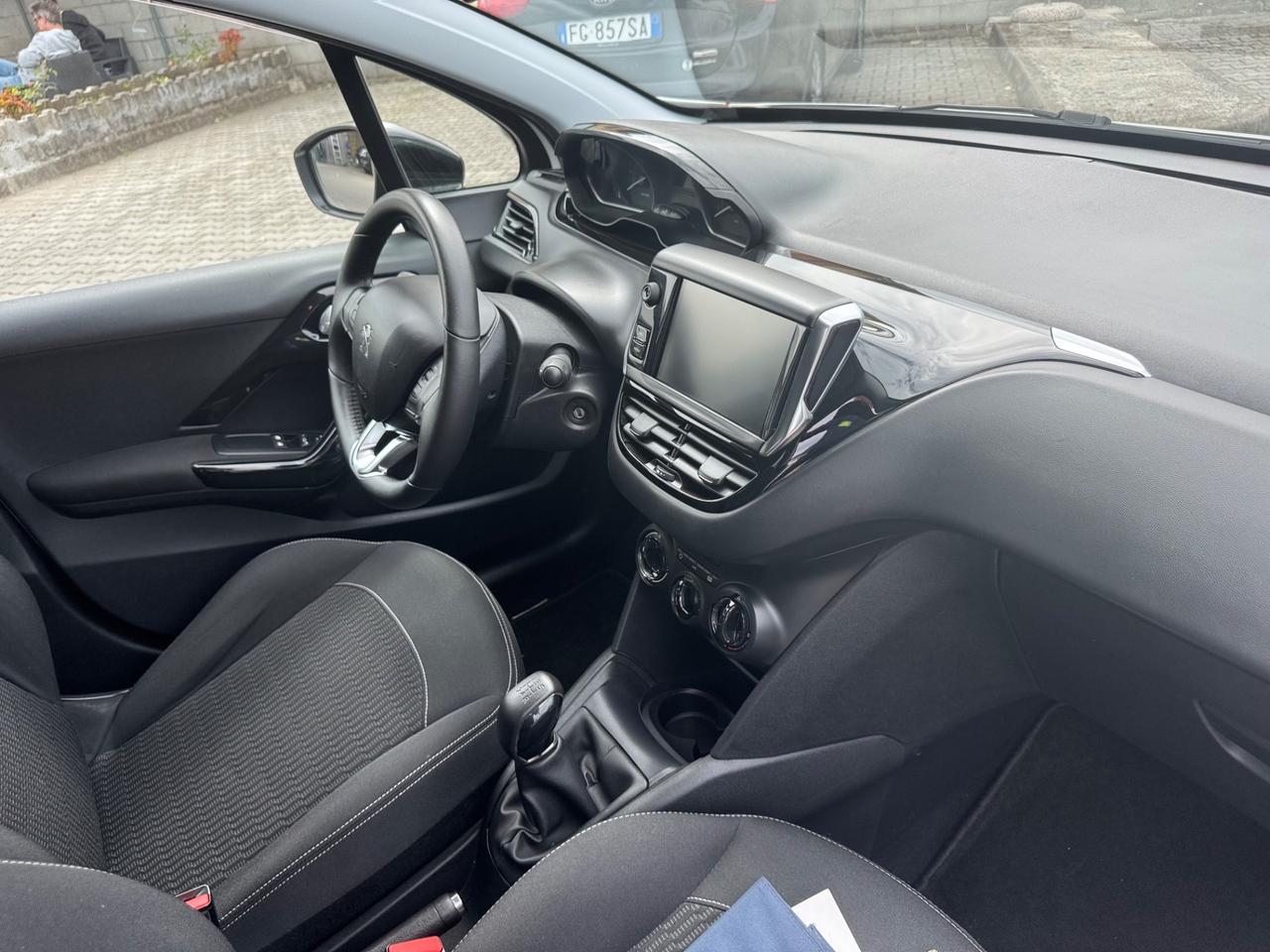 Peugeot 208 PureTech 82 5 porte neopatentati