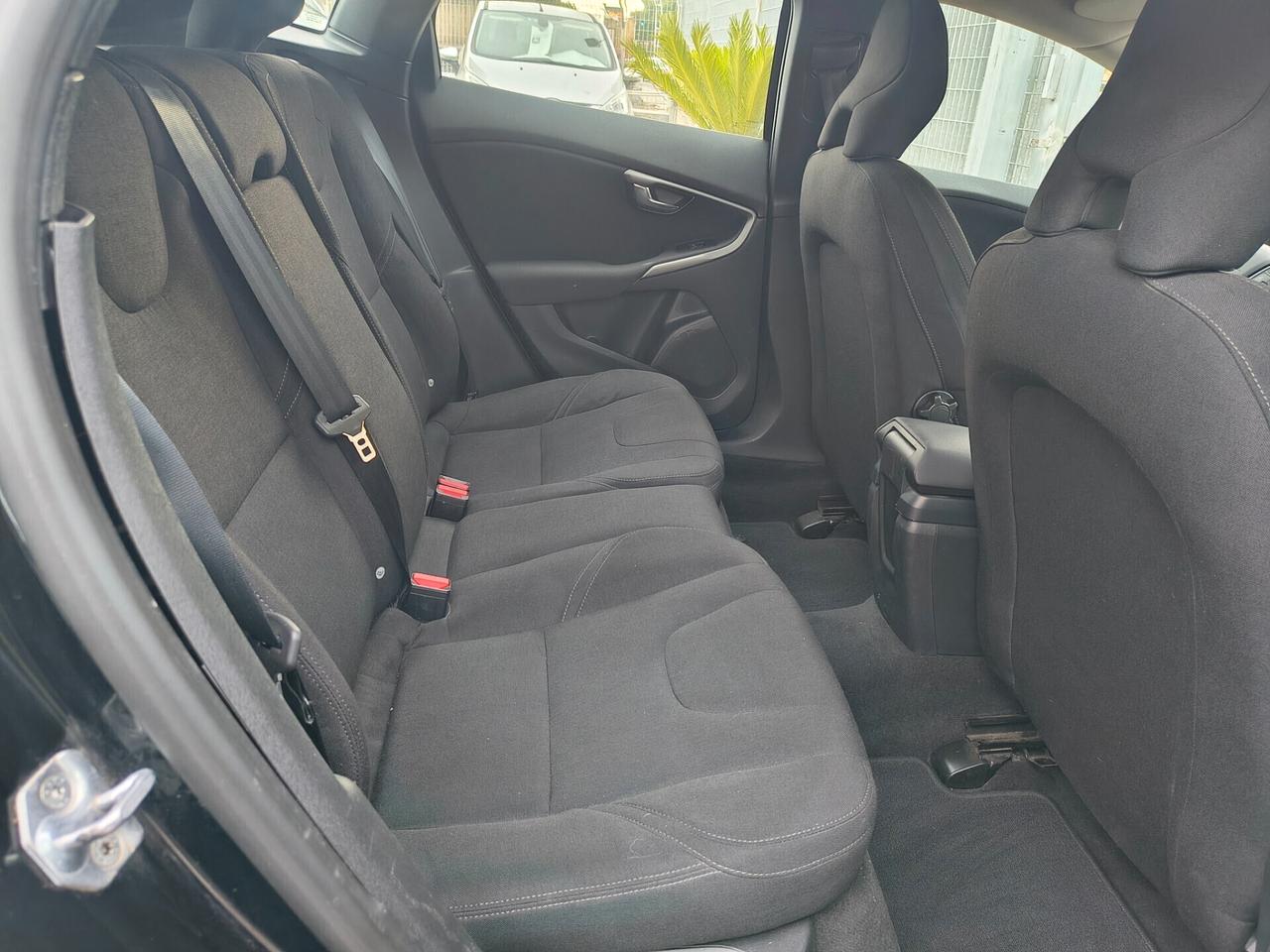 VOLVO V40 2.0 DIESEL SOLO 130.000 KM ANNO 2015