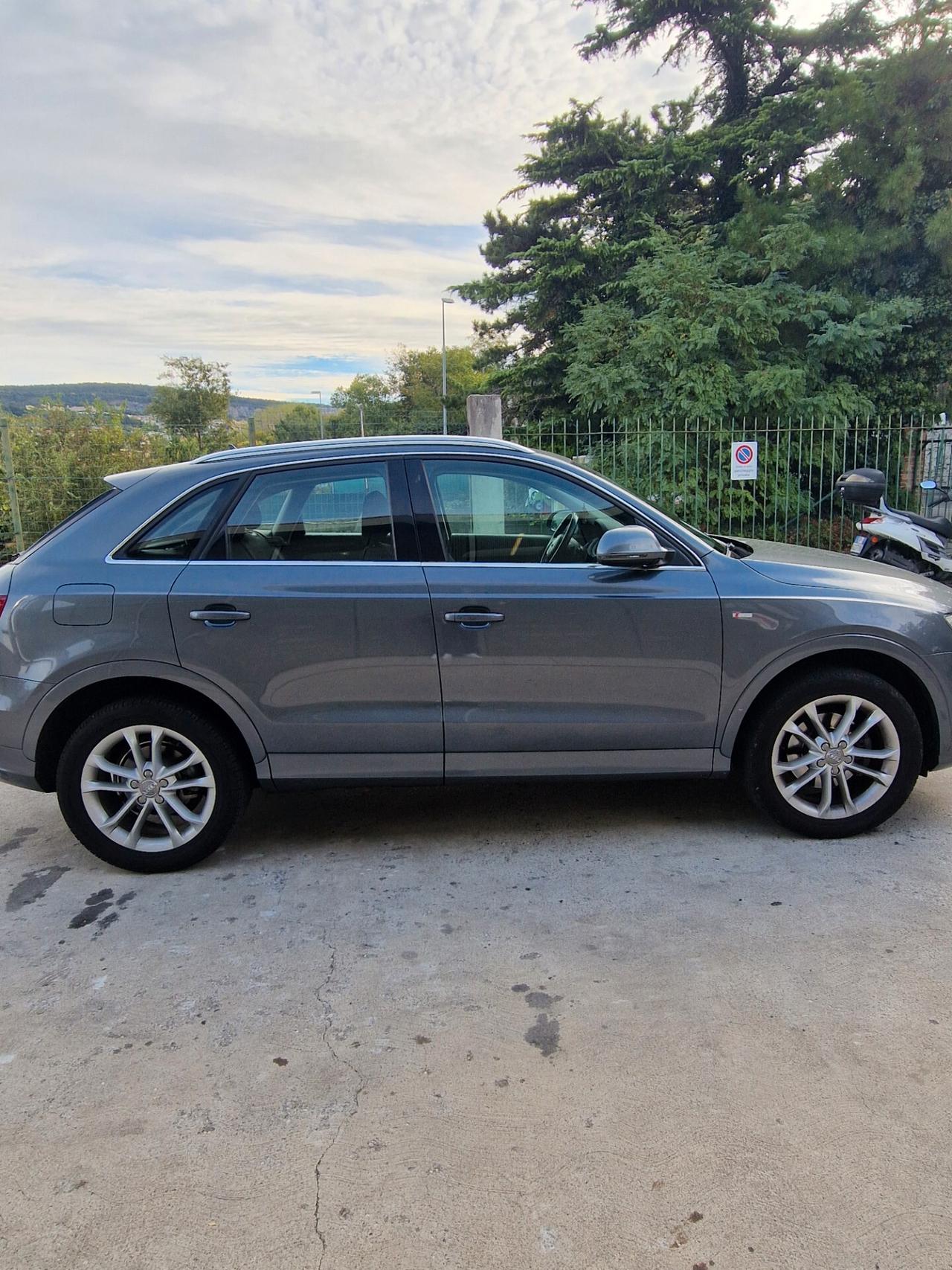 Audi Q3 2.0 TDI 140CV - Garanzia 12 Mesi