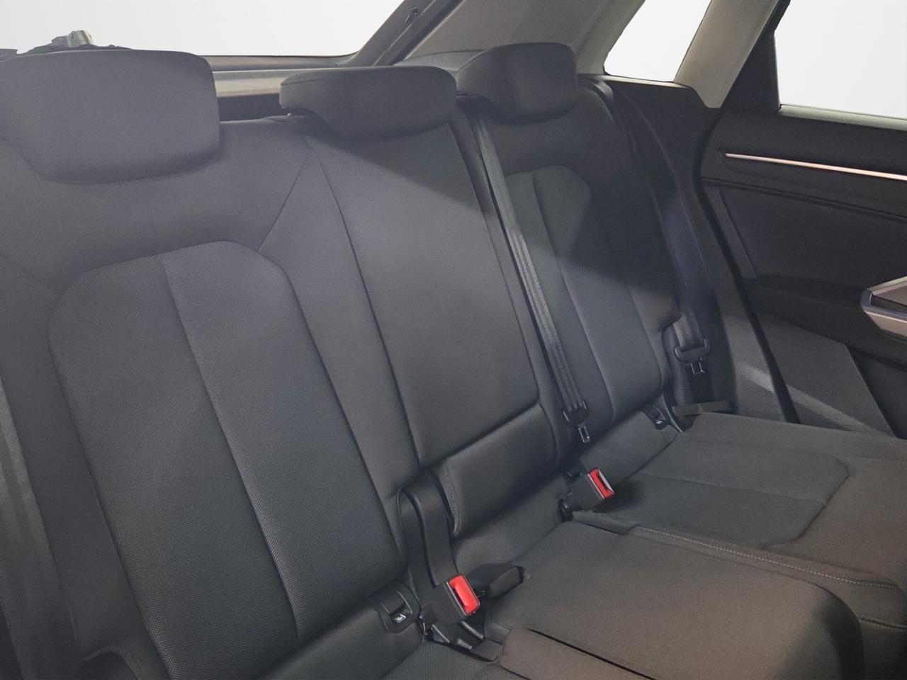 Audi Q3 45 TFSI e S tronic Business