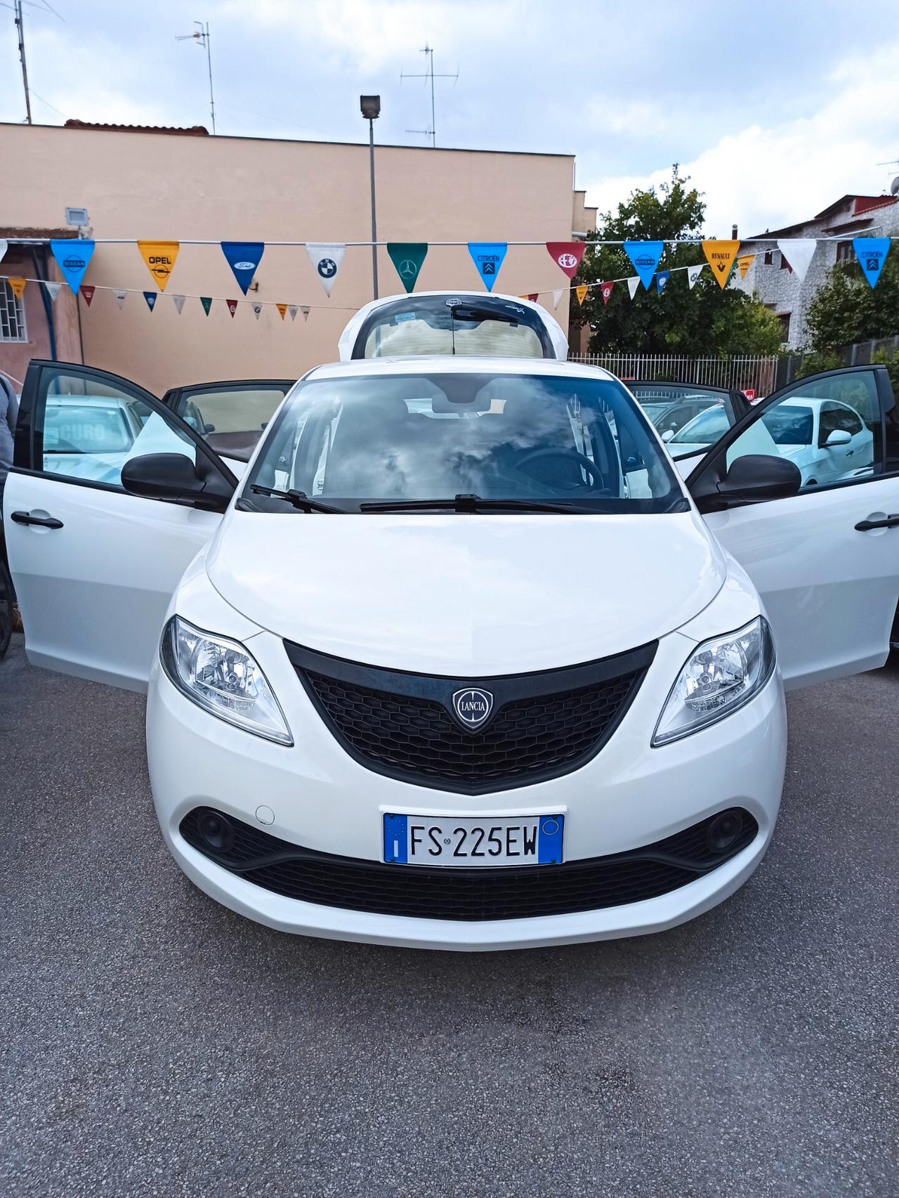 Lancia Ypsilon 1.2 69 CV 5 porte GPL Ecochic Elefantino Blu