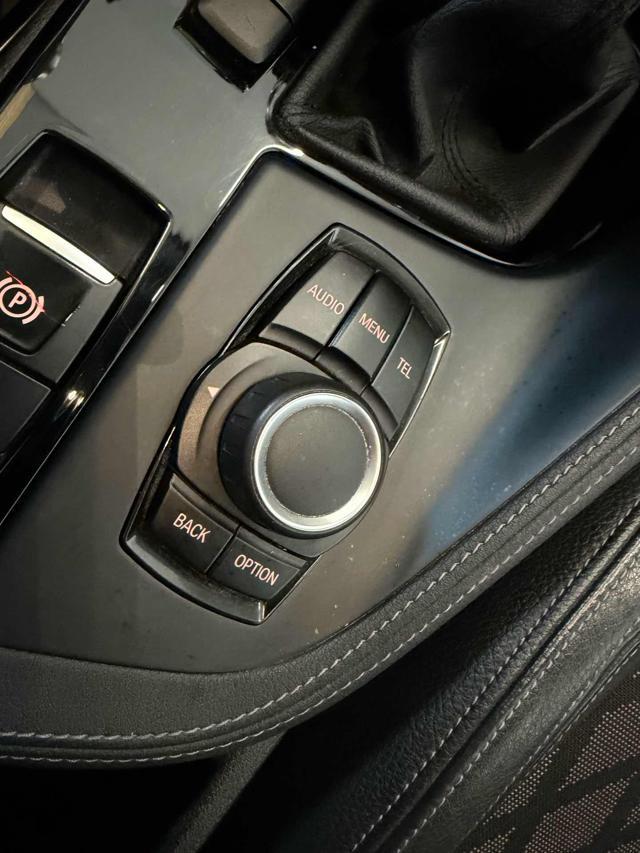 BMW X1 sDrive18d X line //LED//18//NAVI//