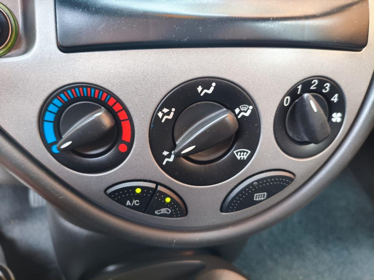 Ford Focus 1.6i - Unico Proprietario