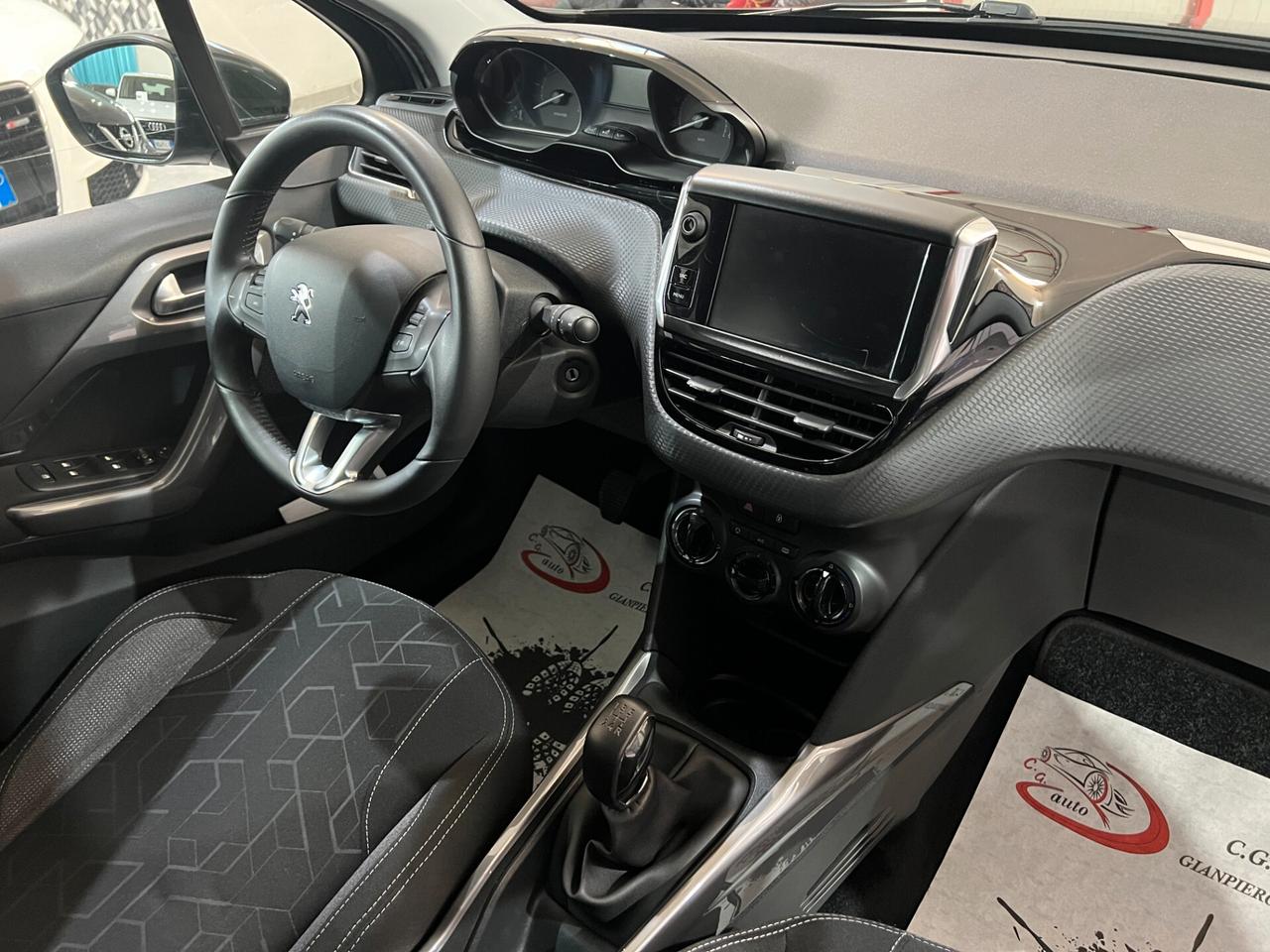 Peugeot 2008 1.6 100 CV - Black Matt - 2018