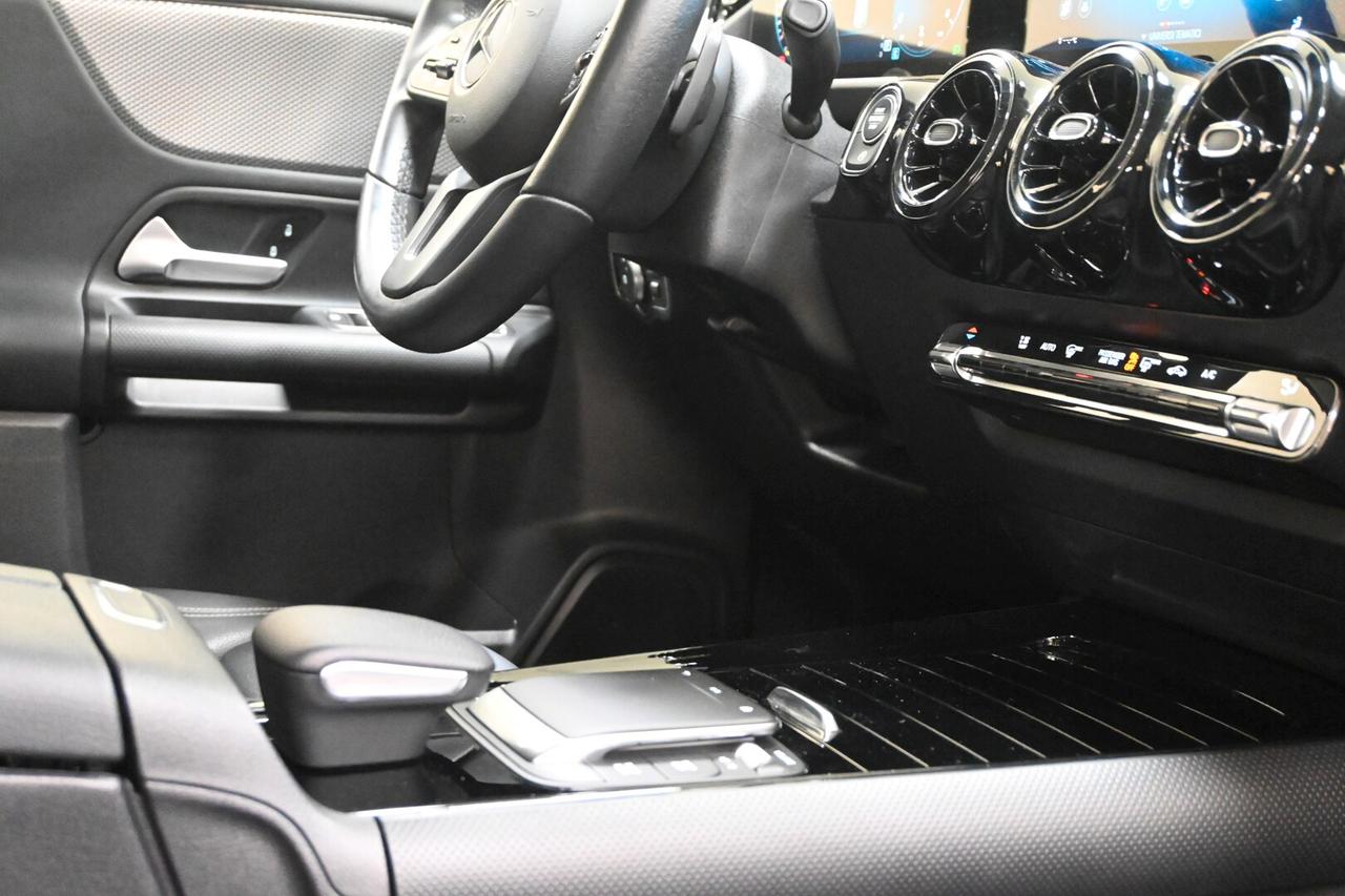 MERCEDES GLA (H247) GLA 180 d Automati...