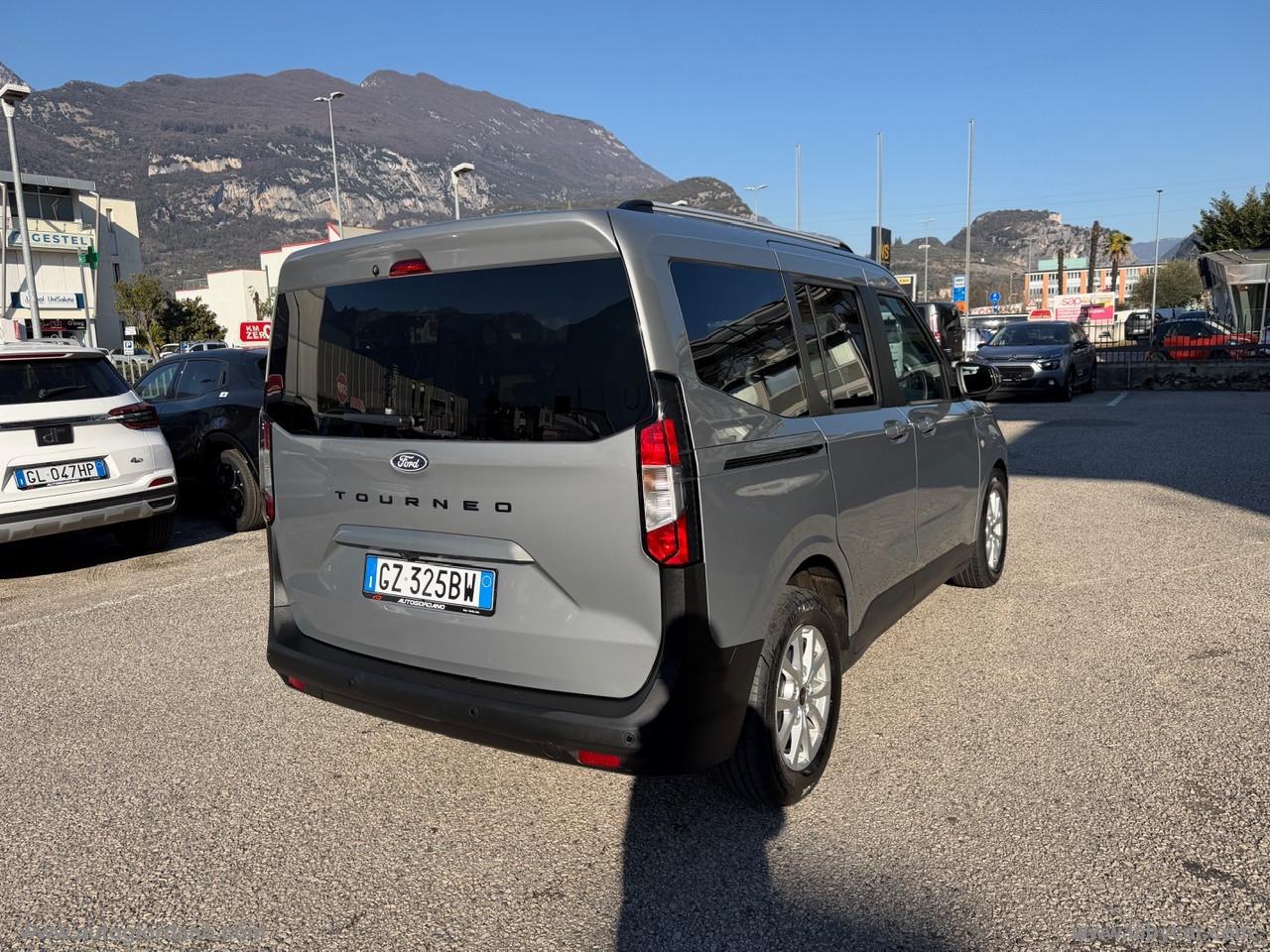 FORD Tourneo Courier 1.0 EcoBoost Titanium WINTER PACK