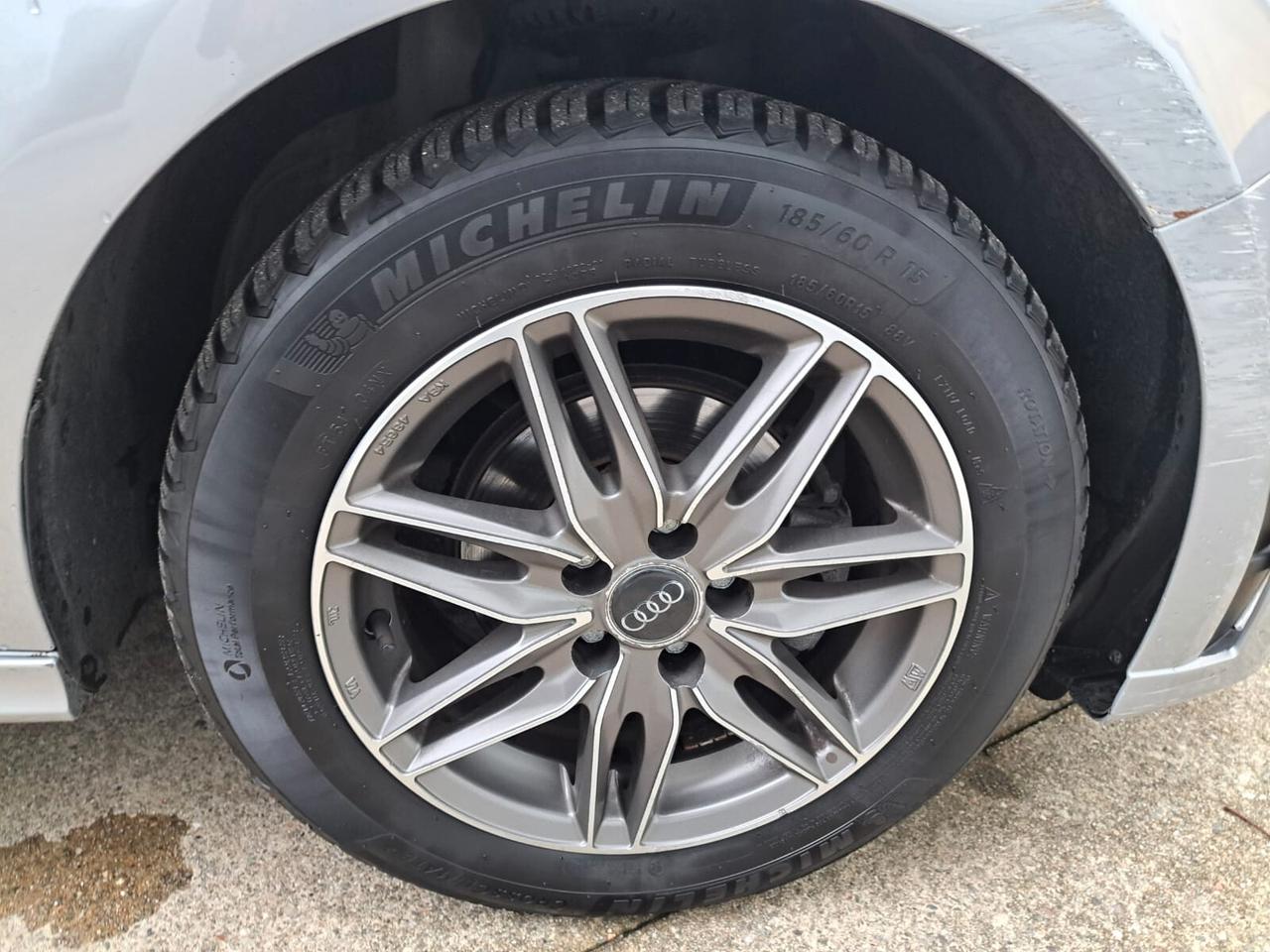 Audi A1 SPB 1.6 TDI S tronic line -DOPPI CERCHI