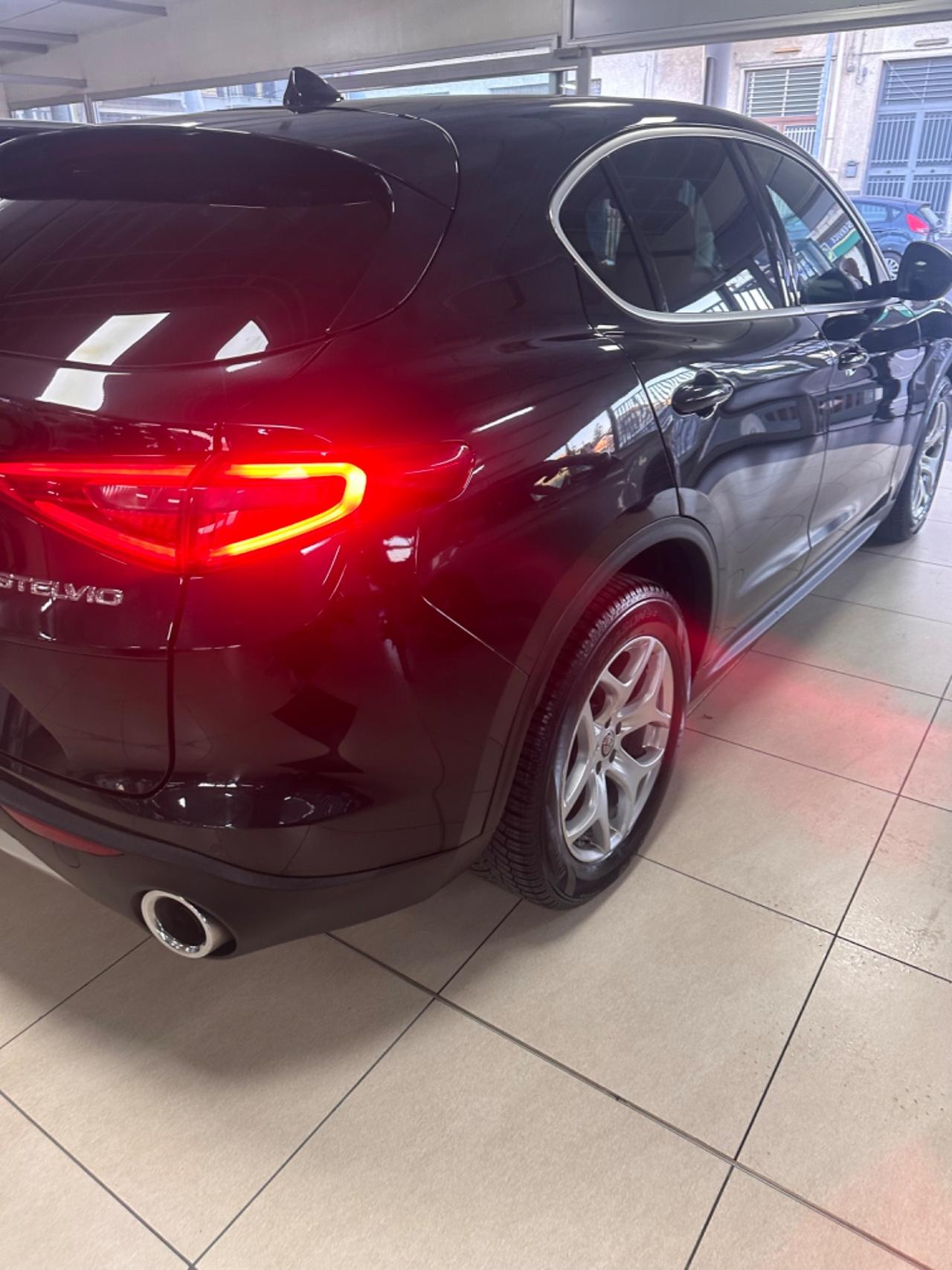 Alfa Romeo Stelvio 2.2 Turbodiesel 160 CV AT8 RWD Business