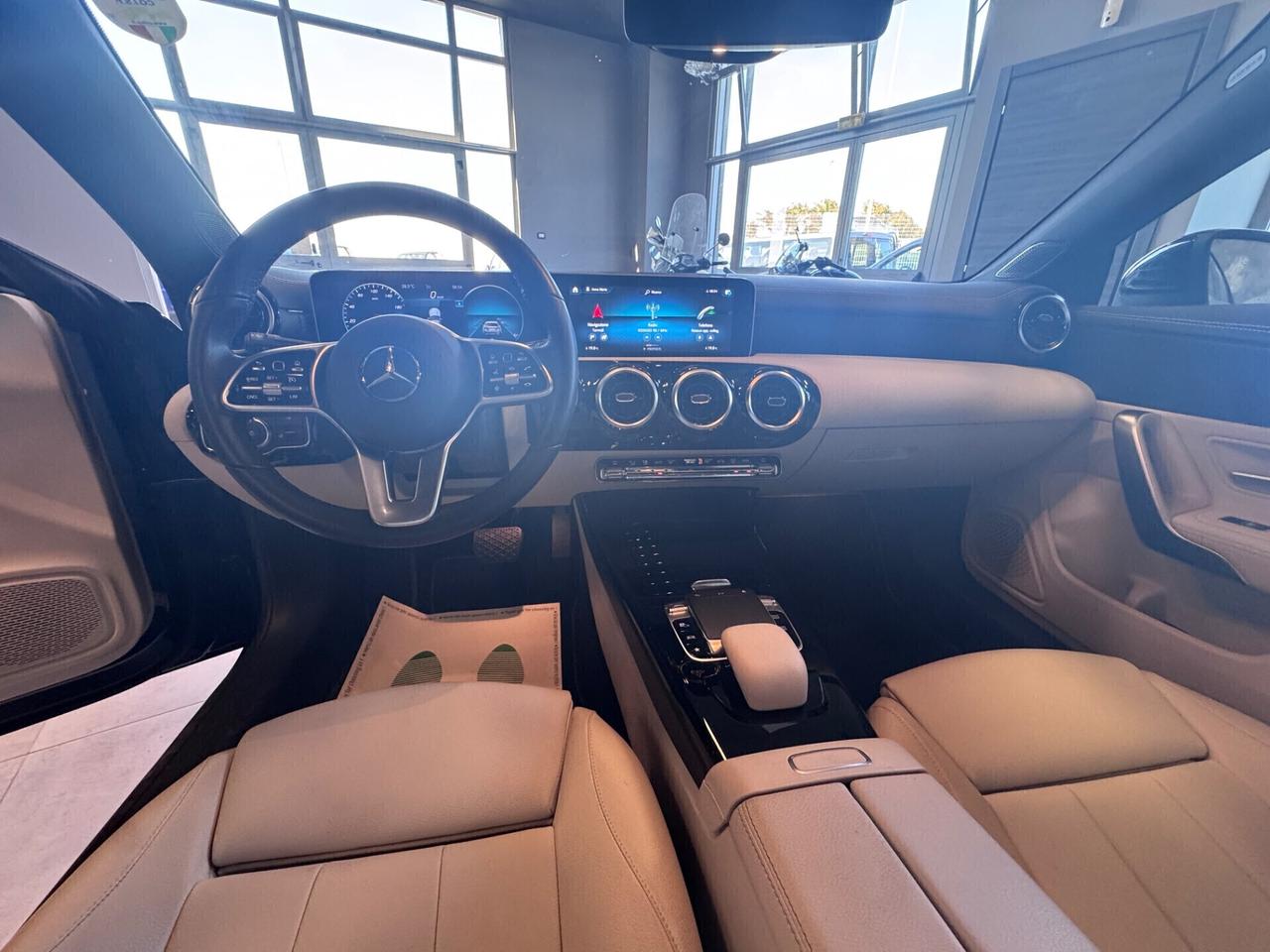 MERCEDES CLA 180CDI KM 42.000 SEDAN AT8 SPORT