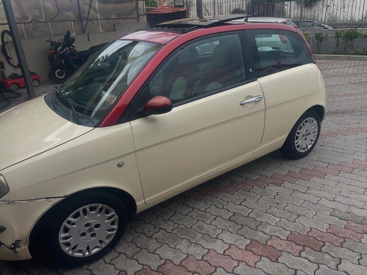 Lancia Ypsilon 1.4 16V Platino