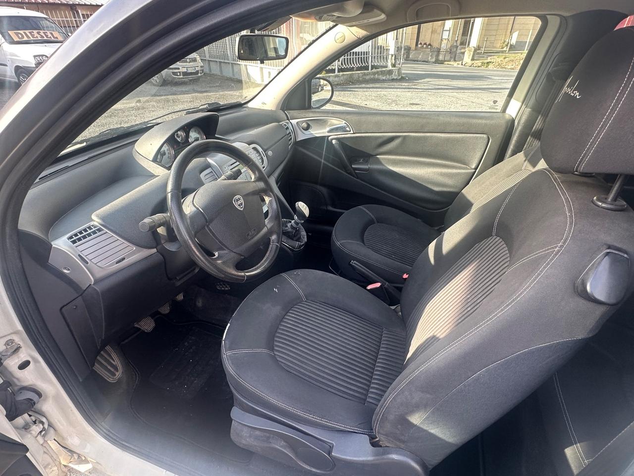 Lancia Ypsilon 1.4 16V Platino