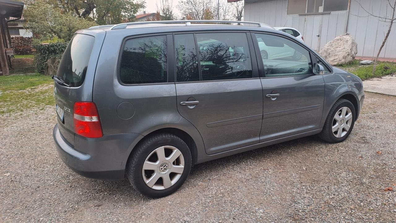 Volkswagen Touran 2.0 TDI Cambio AUTOMATICO