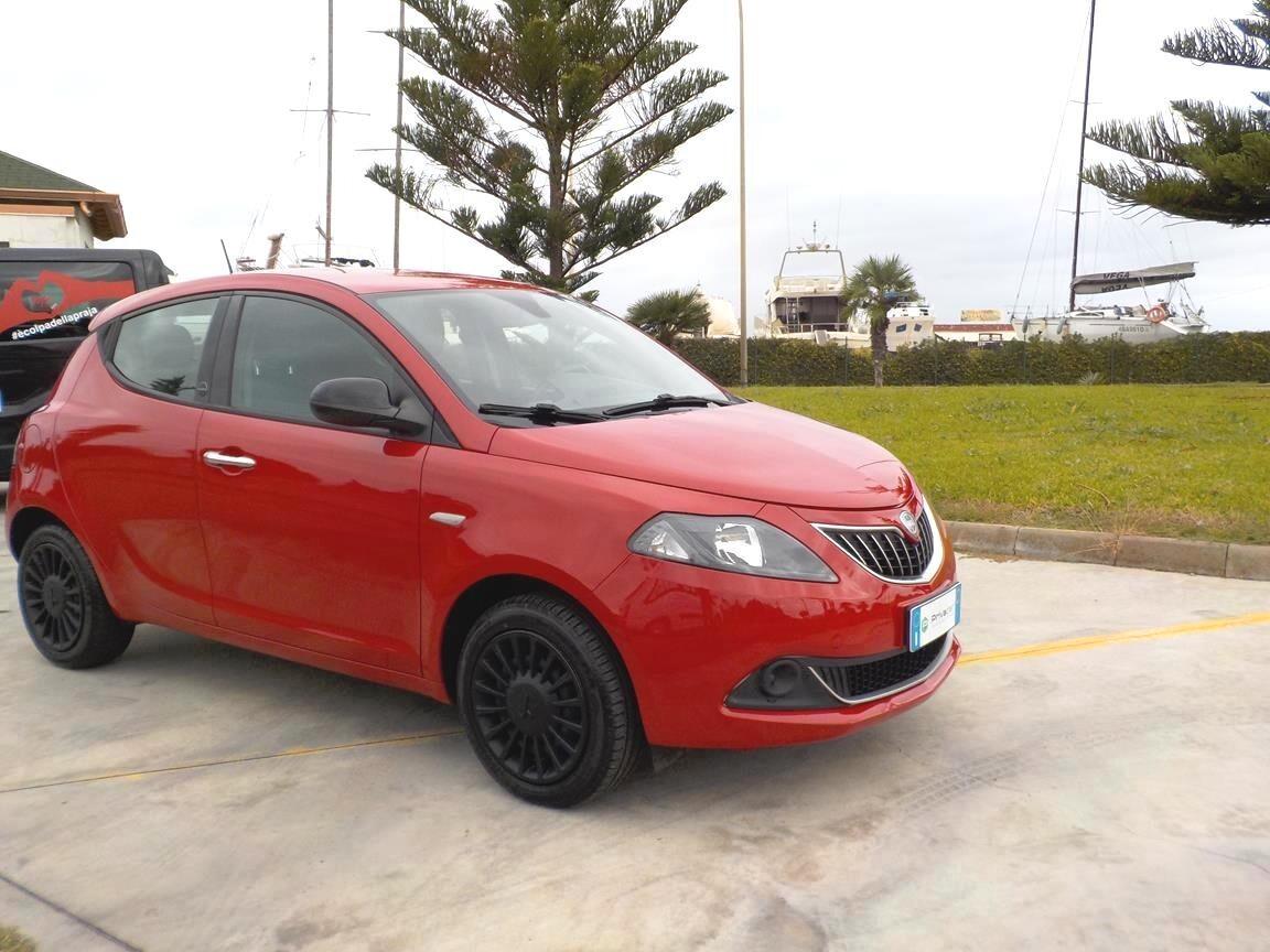 Lancia Ypsilon 1.0 FireFly 5 porte S&S Hybrid Ecochic Silver