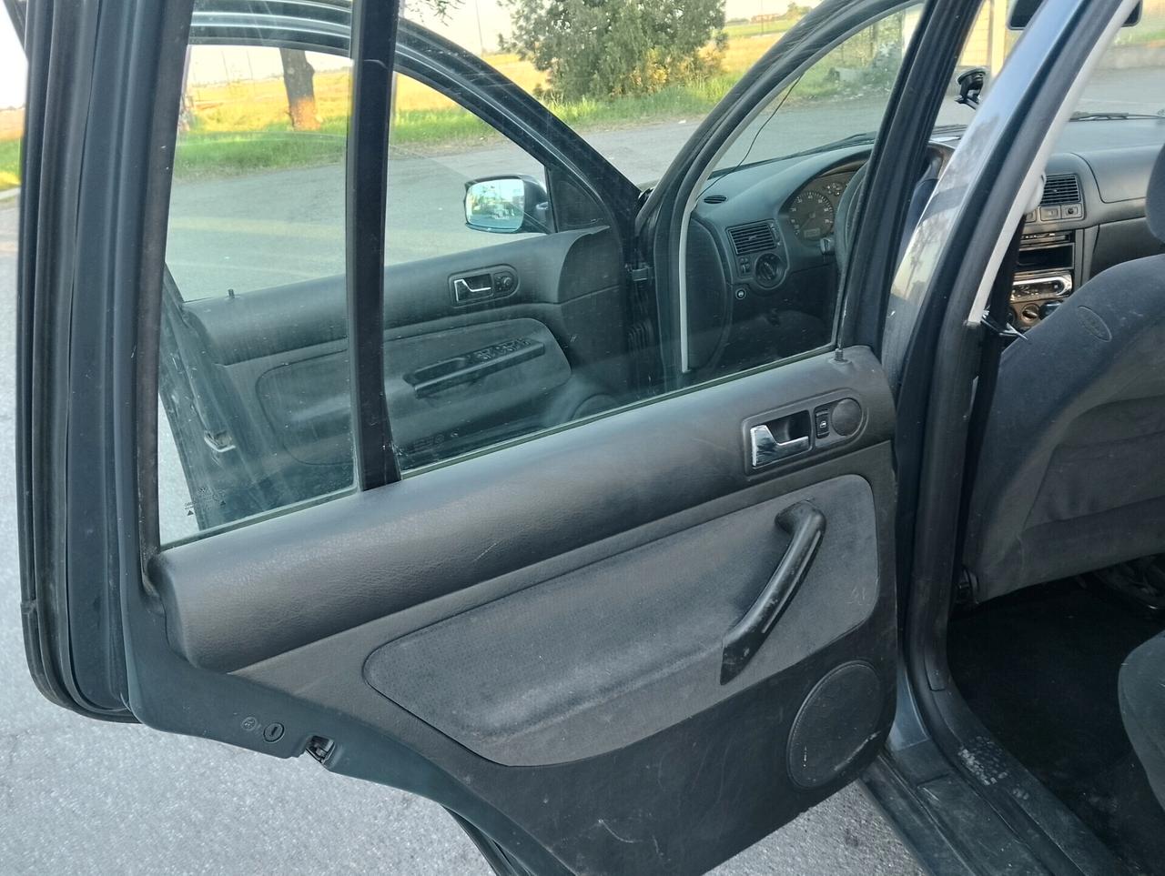 Volkswagen Golf station wagon 1.6 cc impianto GPL brc valido fino 2034 30.000 km