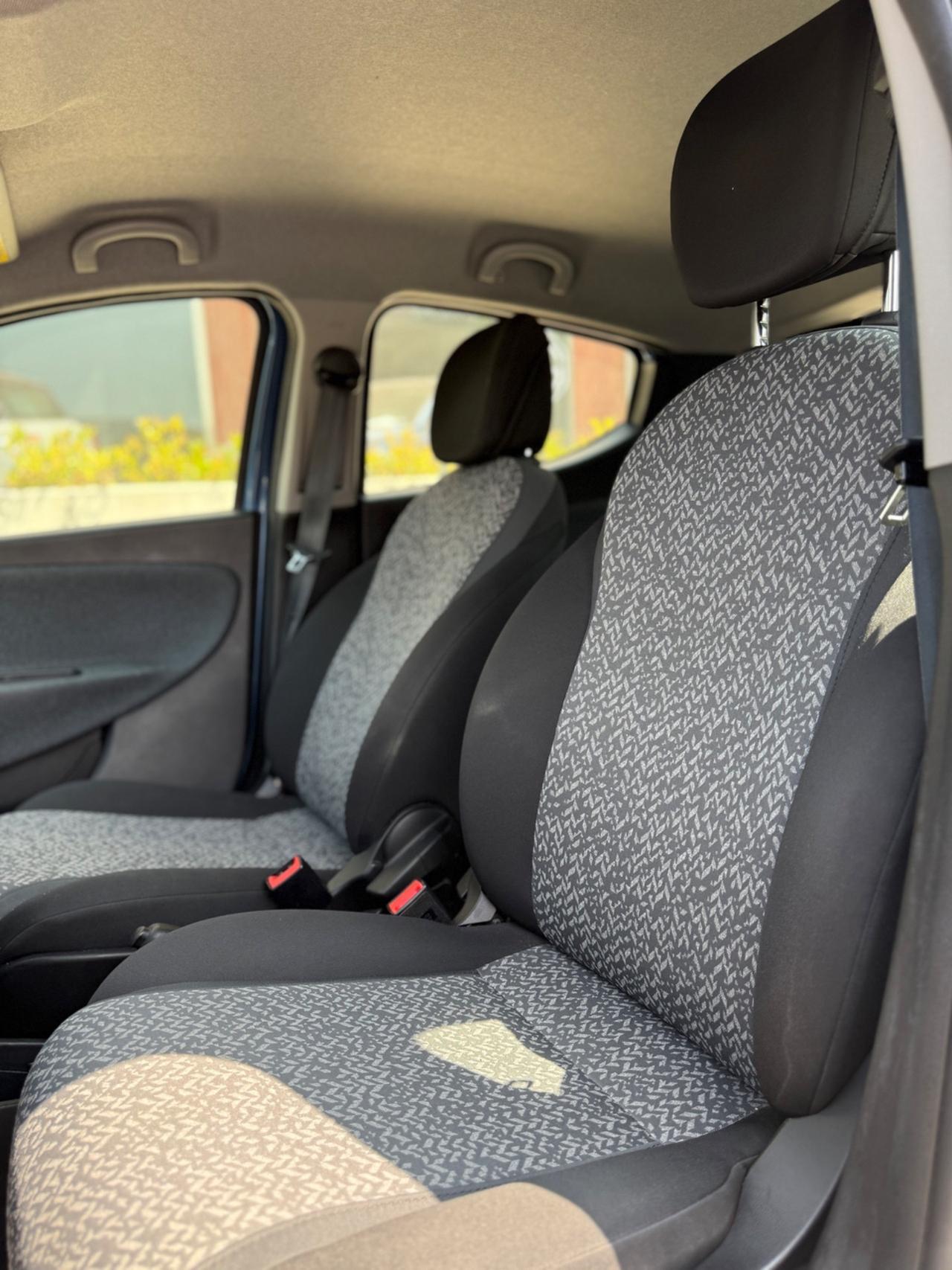 Lancia Ypsilon 1.0 70 cv 5 porte S&S Hybrid Silver 2022