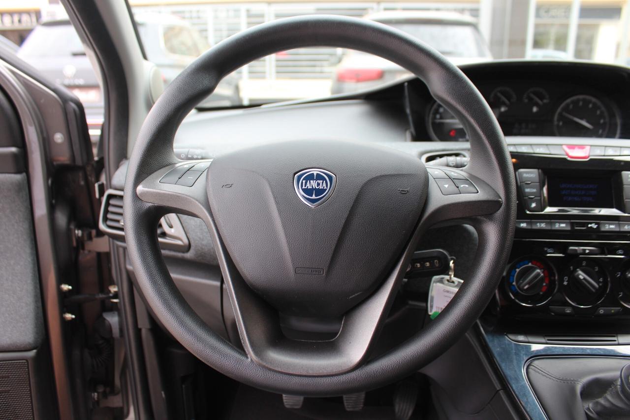 Lancia Ypsilon 1.0 FireFly 5 porte S&S Hybrid Ecochic Silver