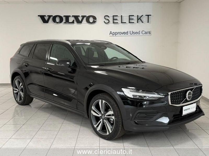 Volvo V60 Cross Country B4 (d) AWD automatico Plus
