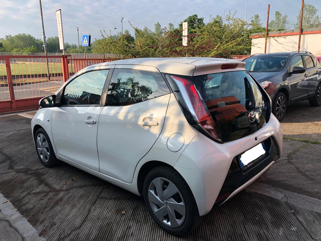 Toyota Aygo 1.0 benzina adatta per neopatentati