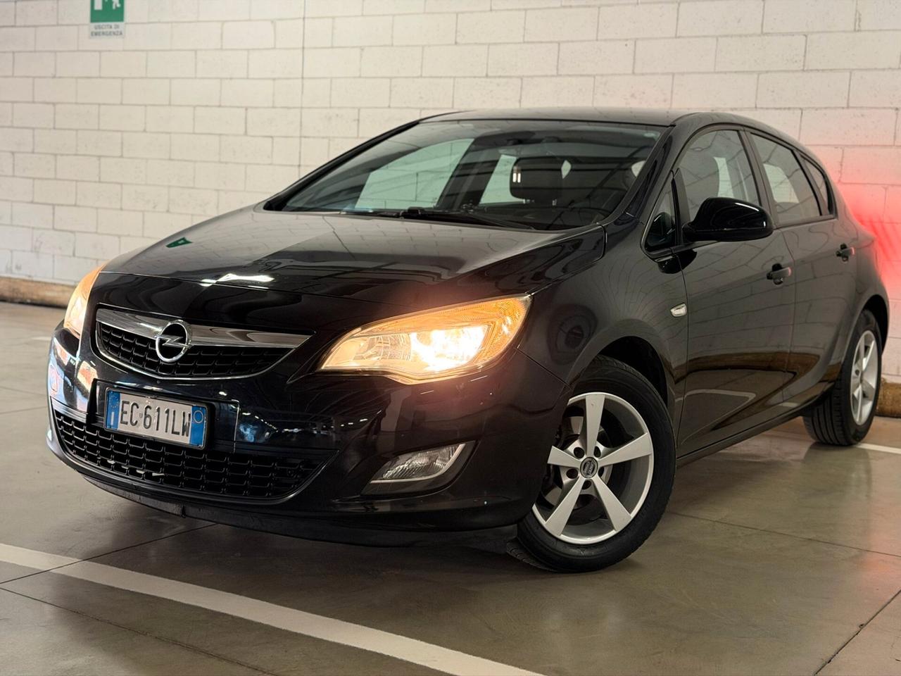 Opel Astra 1.6 16V VVT 5 porte Enjoy
