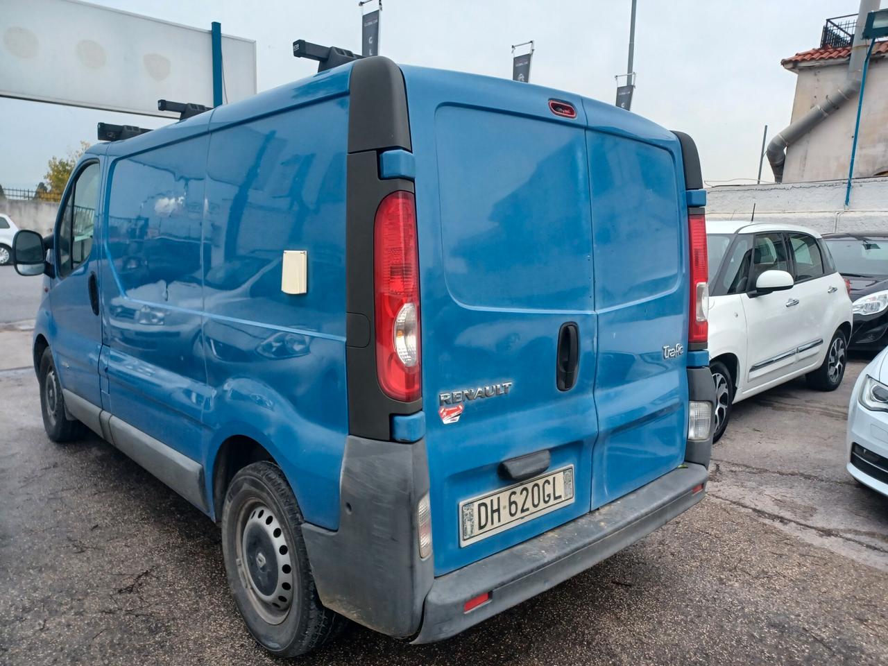 RENAULT TRAFIC 1.9 DCI 3 POSTI ANTERIORI