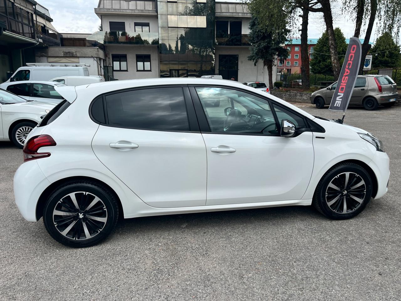 Peugeot 208 PureTech 82 Stop&Start 5 porte Signature